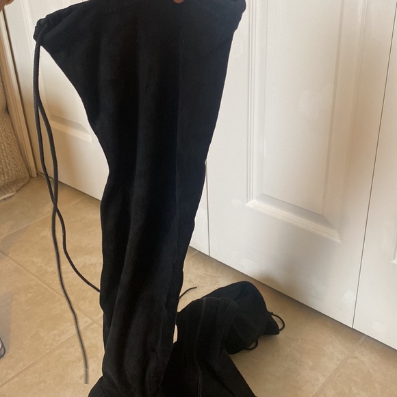Lulu’s black suede knee high boots - Picture 3 of 5